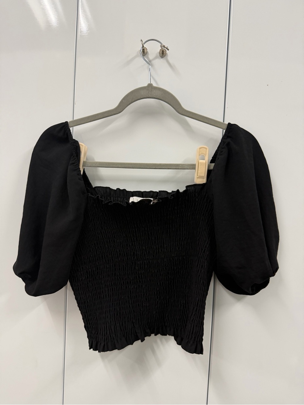 Leith Black Puff-Sleeve Smocked Crop Top
